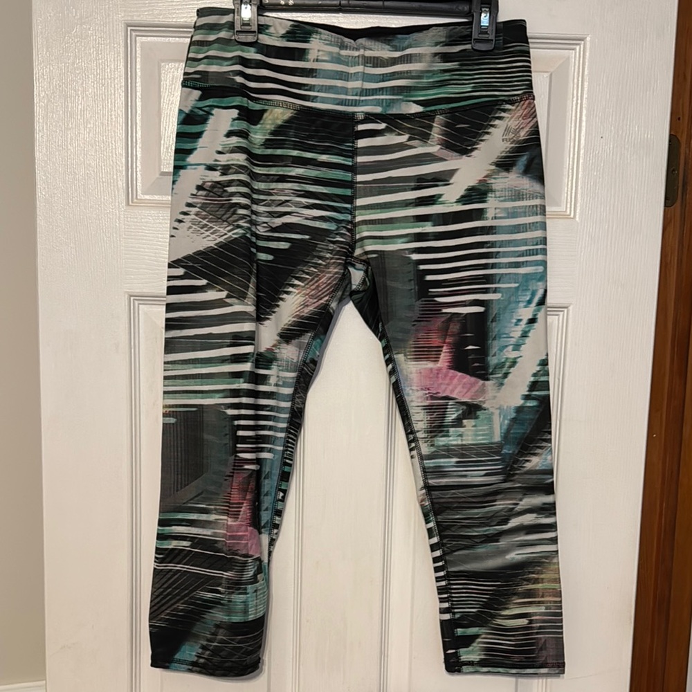 Stylish Patterned 7/8 poly leggings